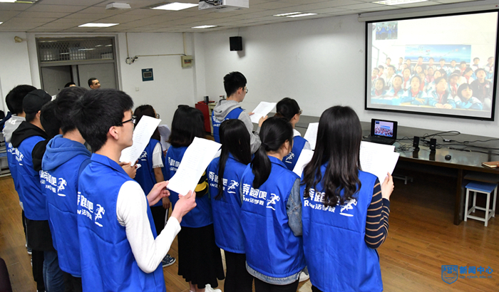 1524473962775385.jpg 隔空诵读,用诗歌扬起希望之帆 (1)0000.jpg